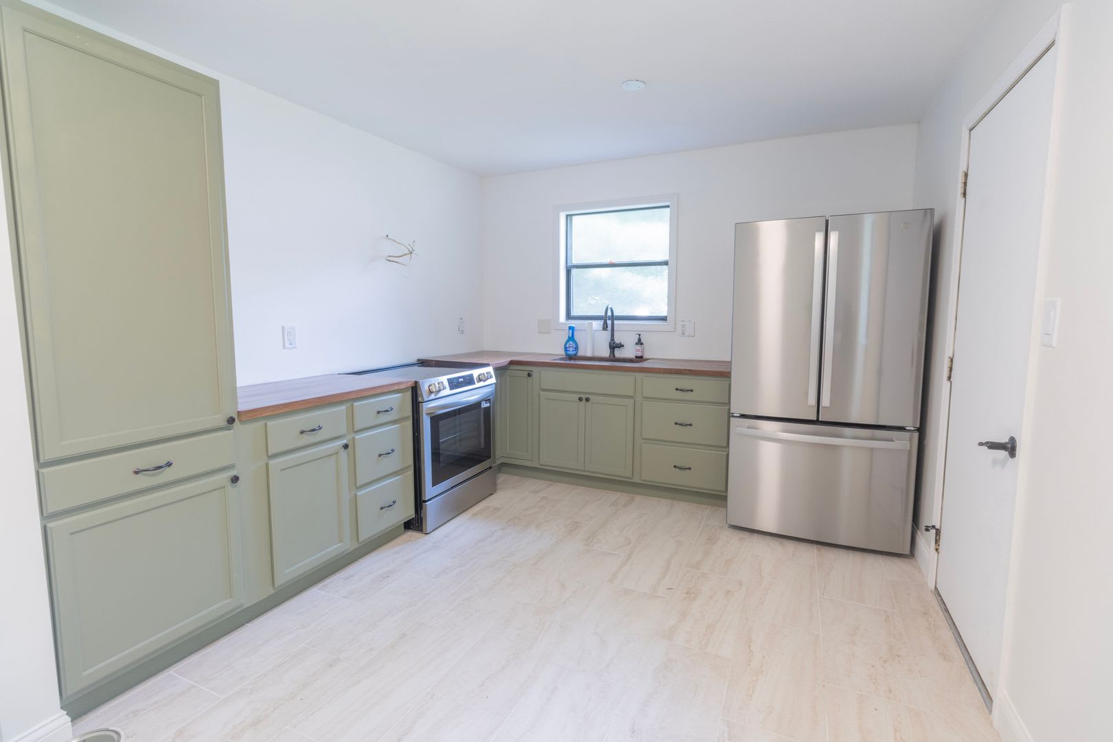 Beautifully Updated 3BR Home w/ Bonus Room, Fenced Yard &amp; Garage – photo 4