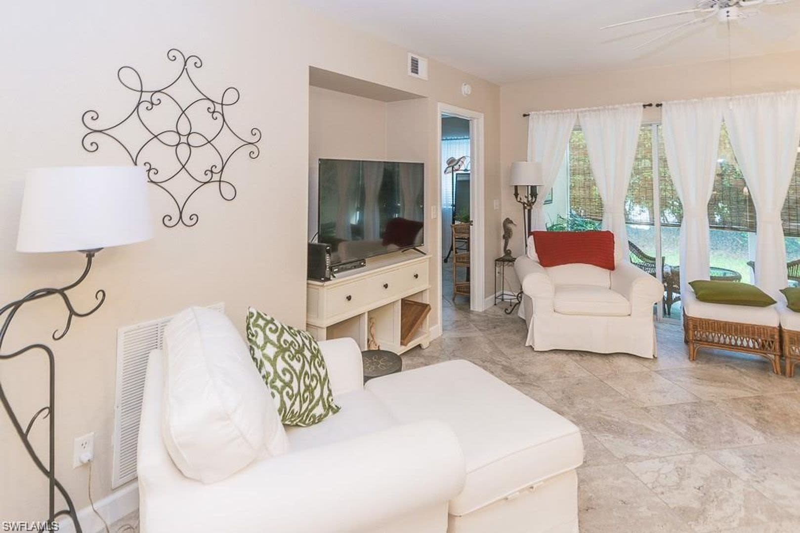 Seasonal Furnished Escape The Cold And Stay At Crown Pointe 2 2 Fully Furnished Condo – photo 3