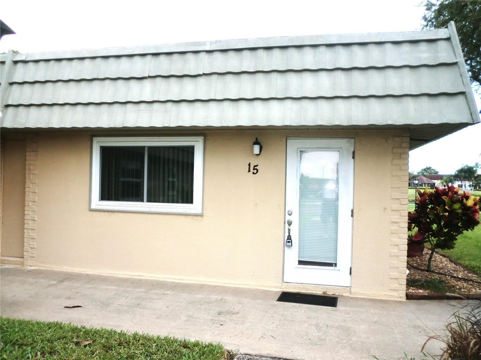 201 Kings Boulevard – photo 1