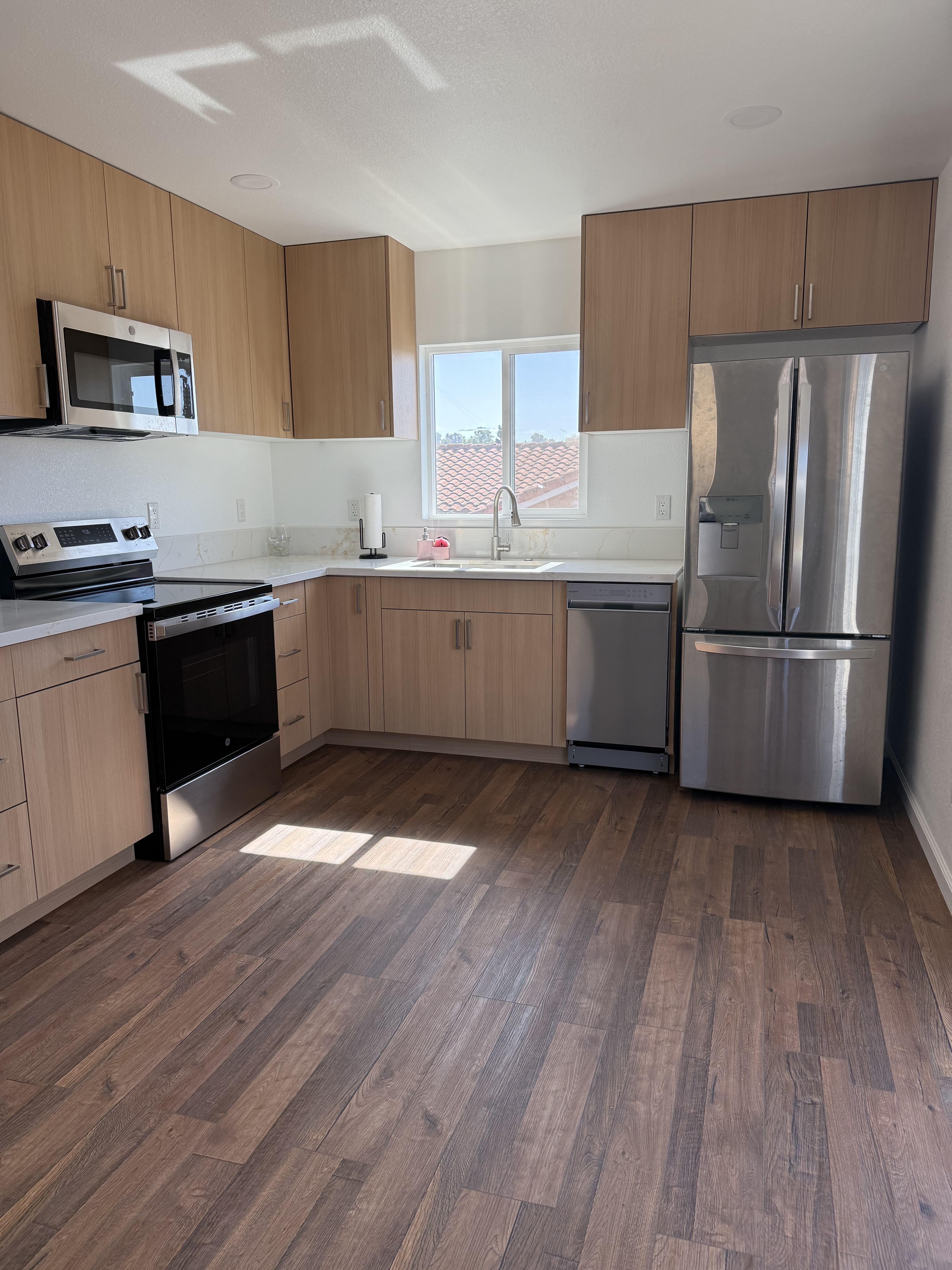 1527 Jasper Avenue – photo 2