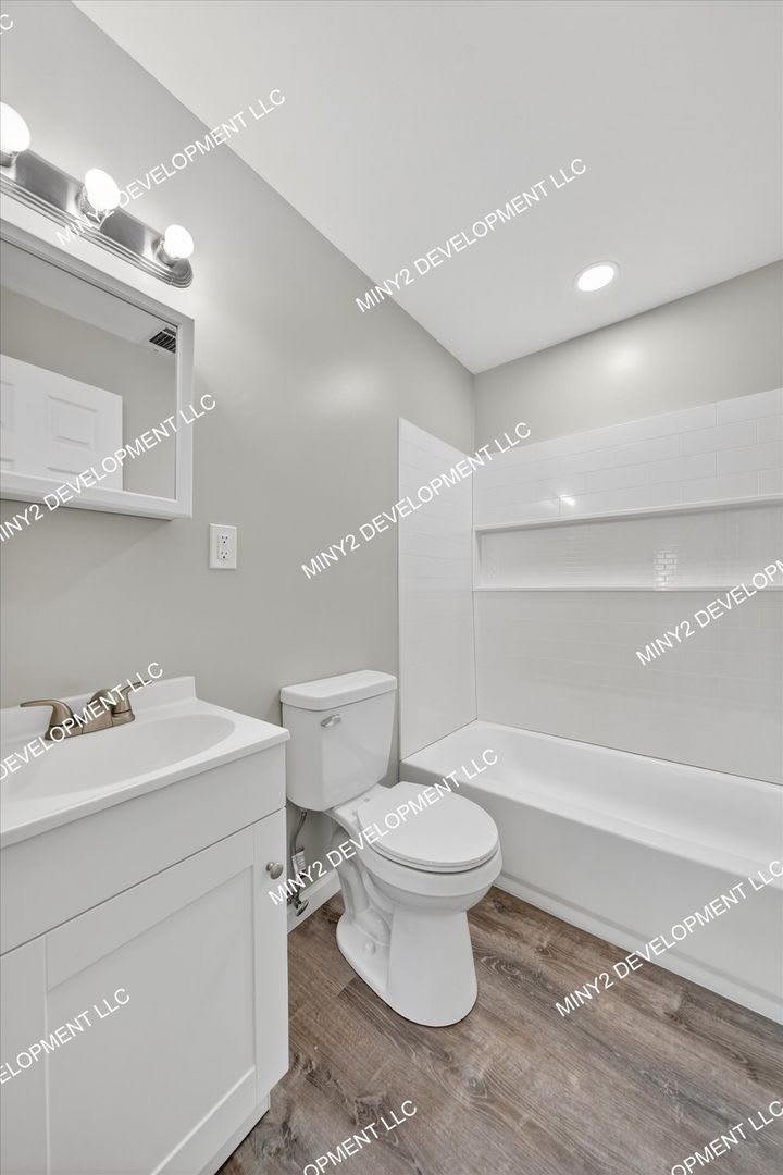 Fully Renovated 2-Bedroom Single-Level Home in Warren – photo 4
