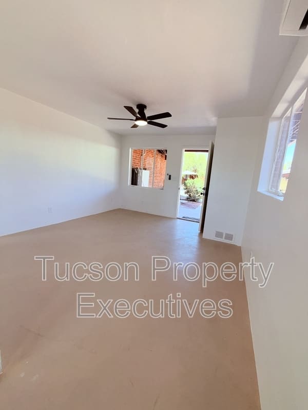 814 N Alvernon Way – photo 5