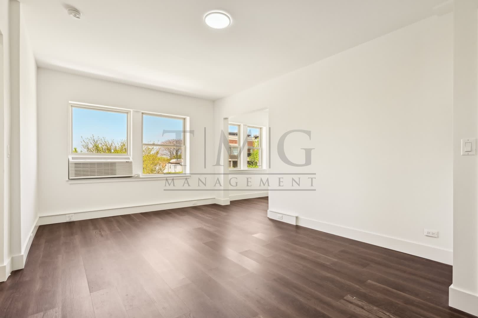 2 Bed in Andersonville with Italian Finishes, Natural Light & In-Unit Laundry! – photo 2