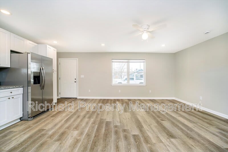 2757 Columbia Avenue – photo 4