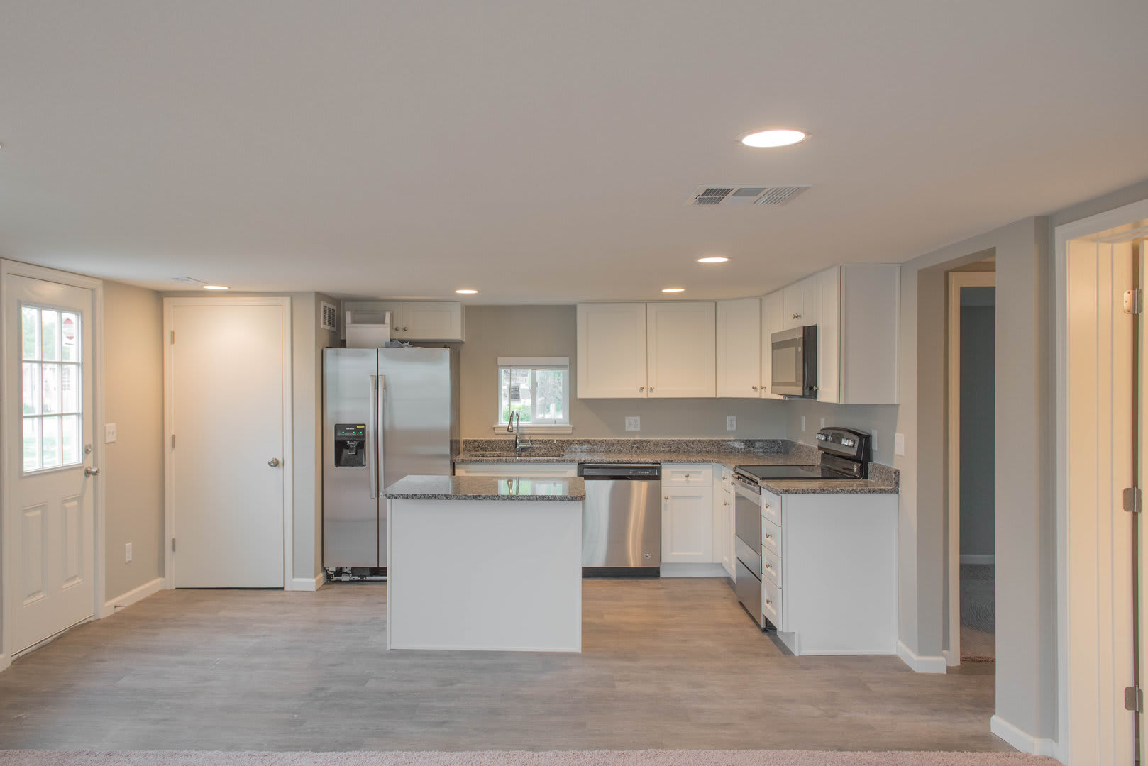 Remodeled home! Granite! SS Appliances! – photo 5