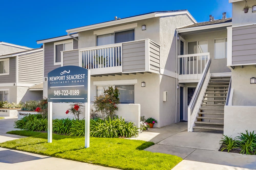 Newport Seacrest Apartments – photo 1