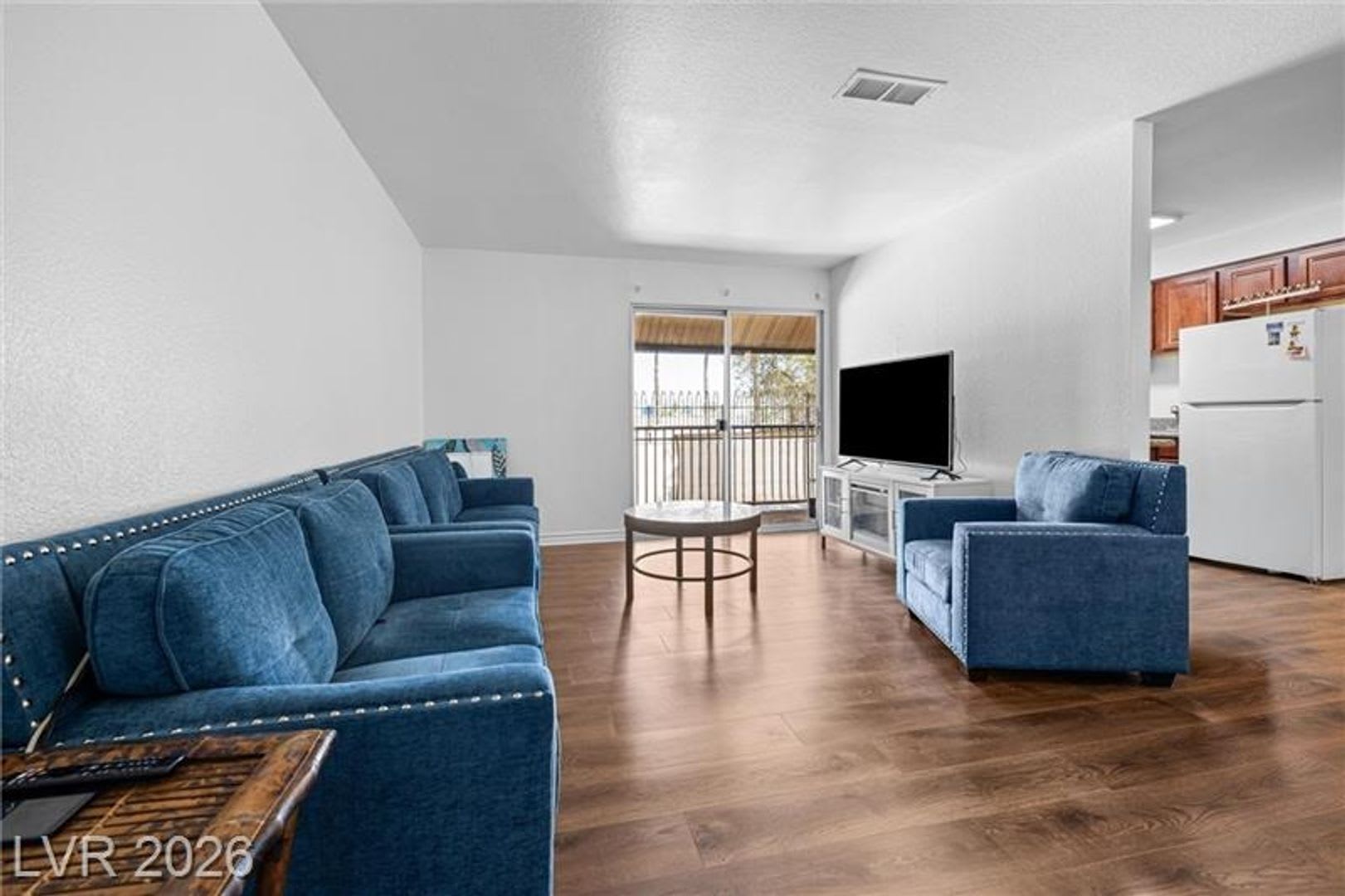 SPACIOUS 1 BEDROOM CONDO WITH STRIP VIEW! – photo 5