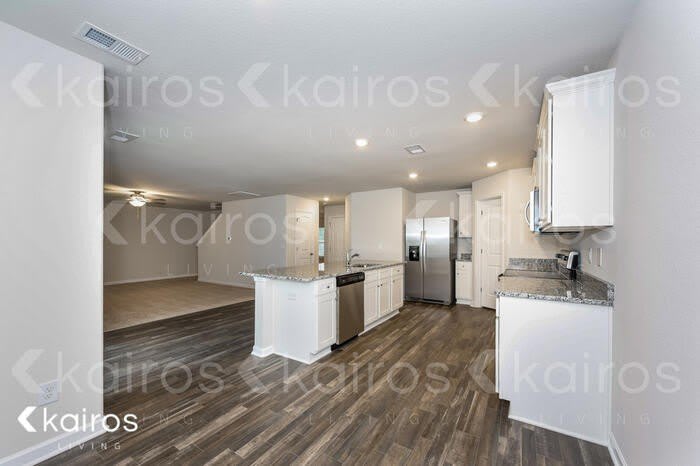 607 Wild Tulip Court – photo 5