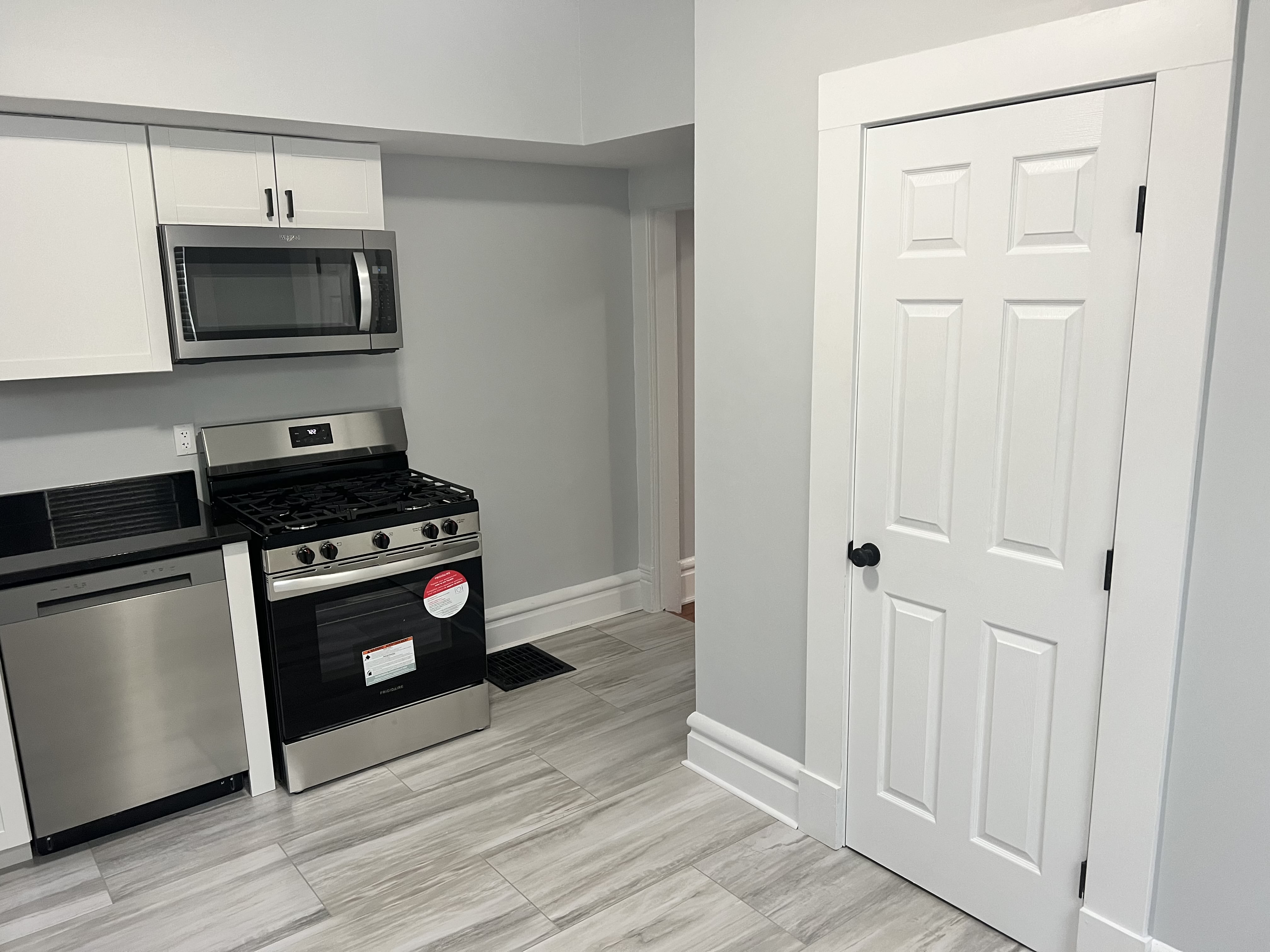 143 E 4Th Ave – photo 4