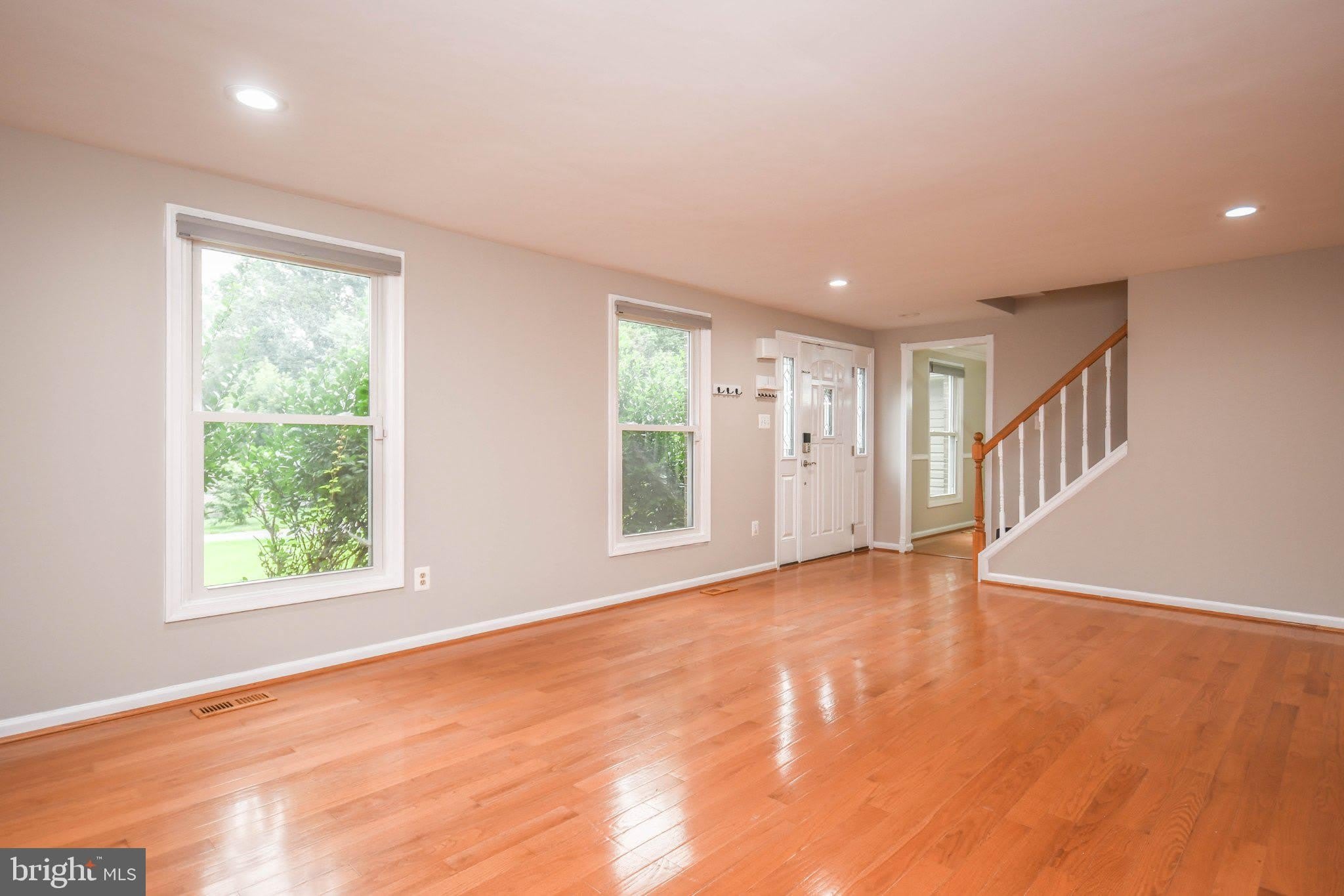9627 LOCUST HILL Drive – photo 2