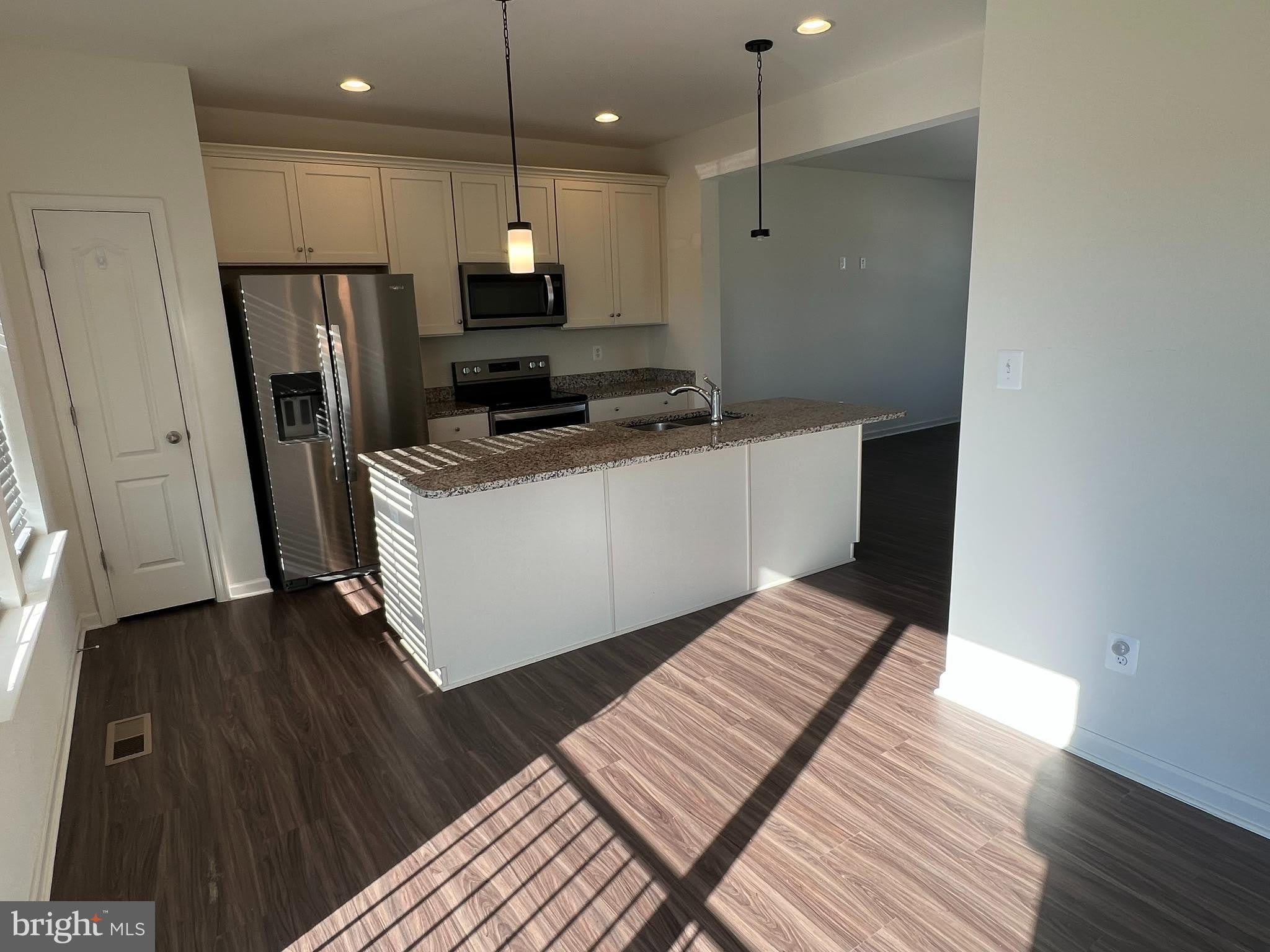 220 CHARTERHOUSE Street – photo 4