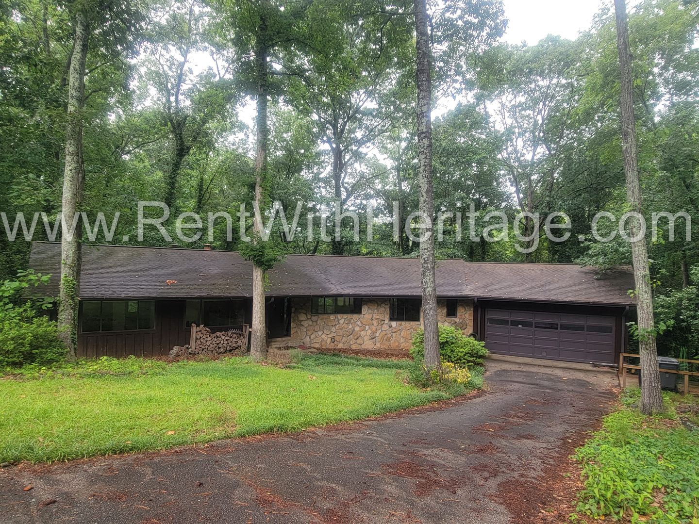 Charming Cabin Style Home On 1 3 Acres Finished Basement Great Location – photo 5