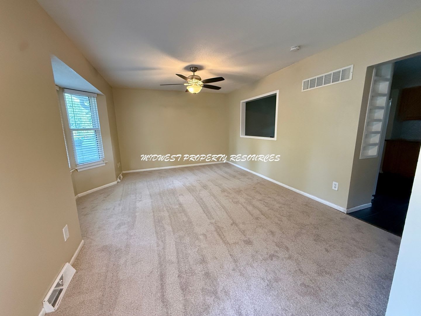 Beautiful 3 Bedroom Home in Lee's Summit – photo 3
