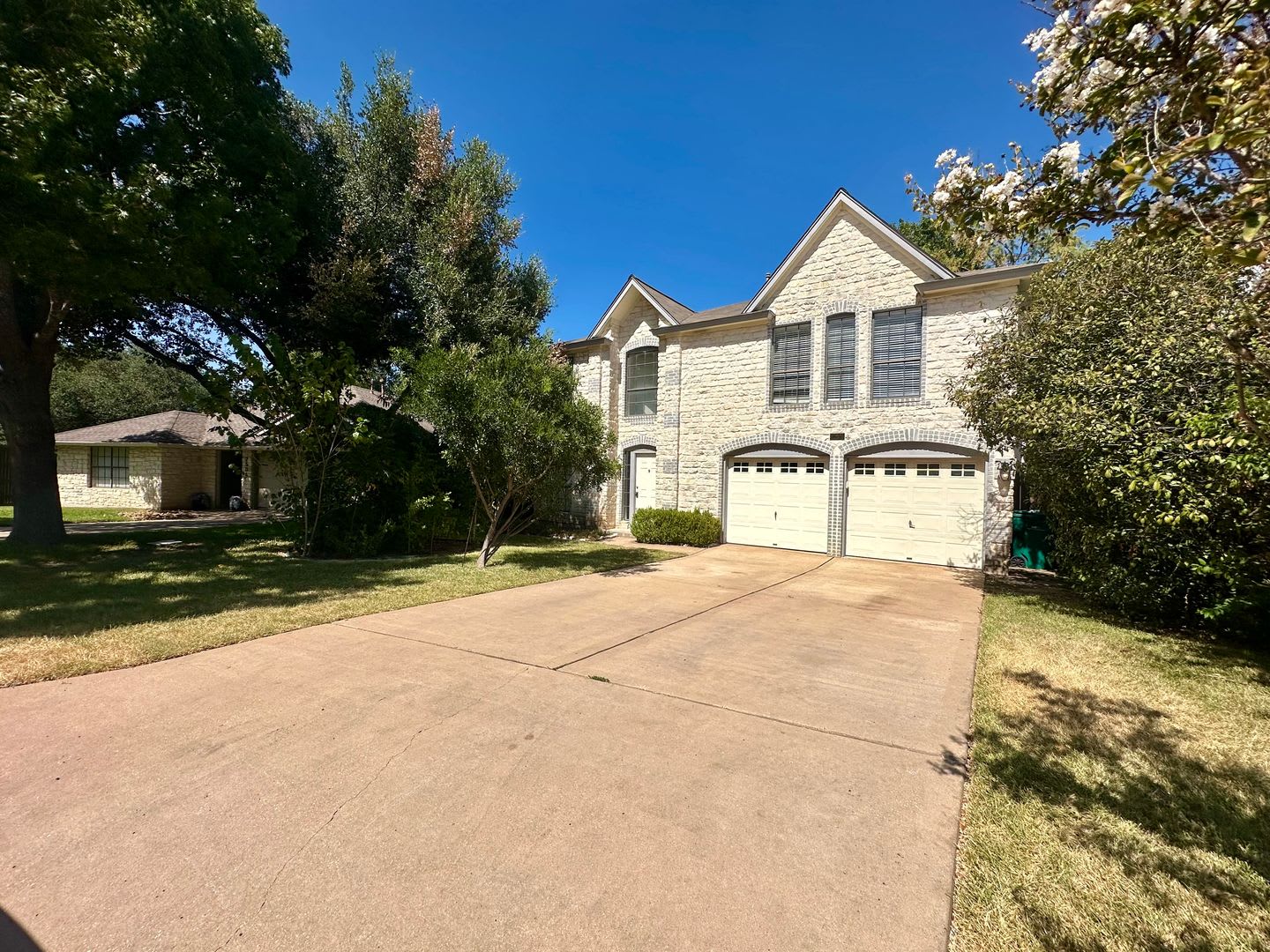Large 4/2.5 Home in Cedar Park – photo 2