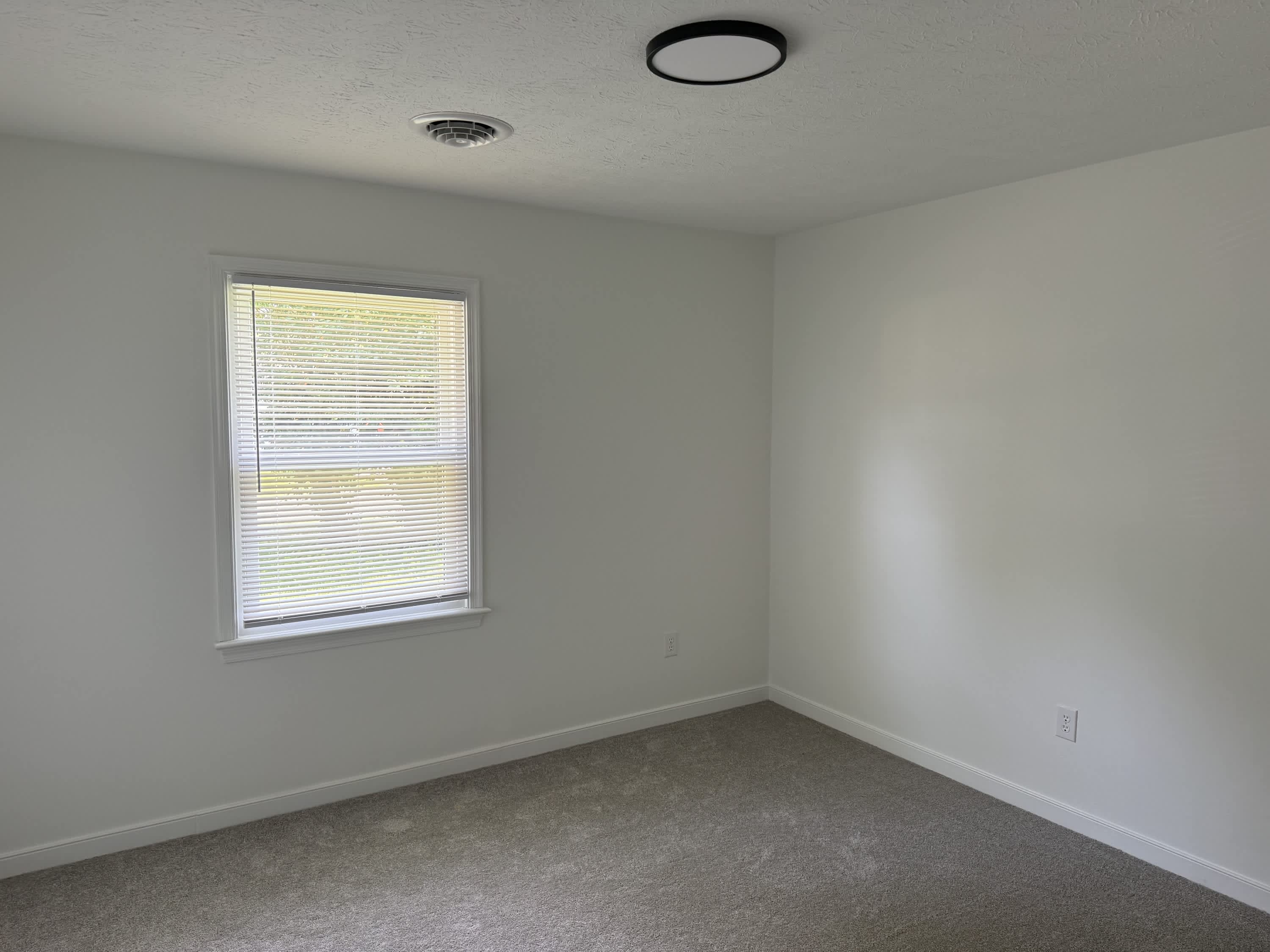 218 North Mapleleaf Avenue – photo 4