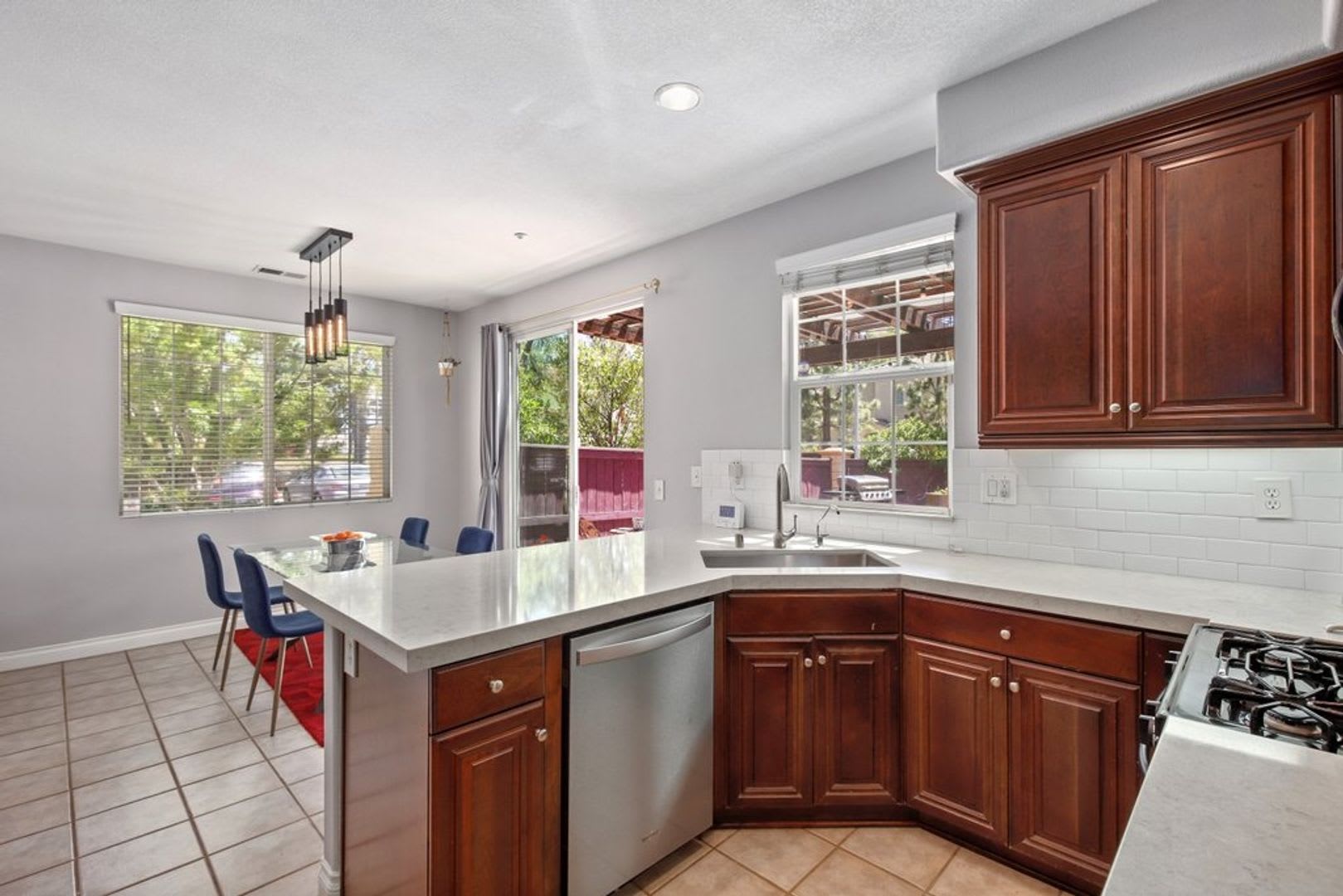 3 Bed 2.5 Bath in Crescent Court Community. – photo 4