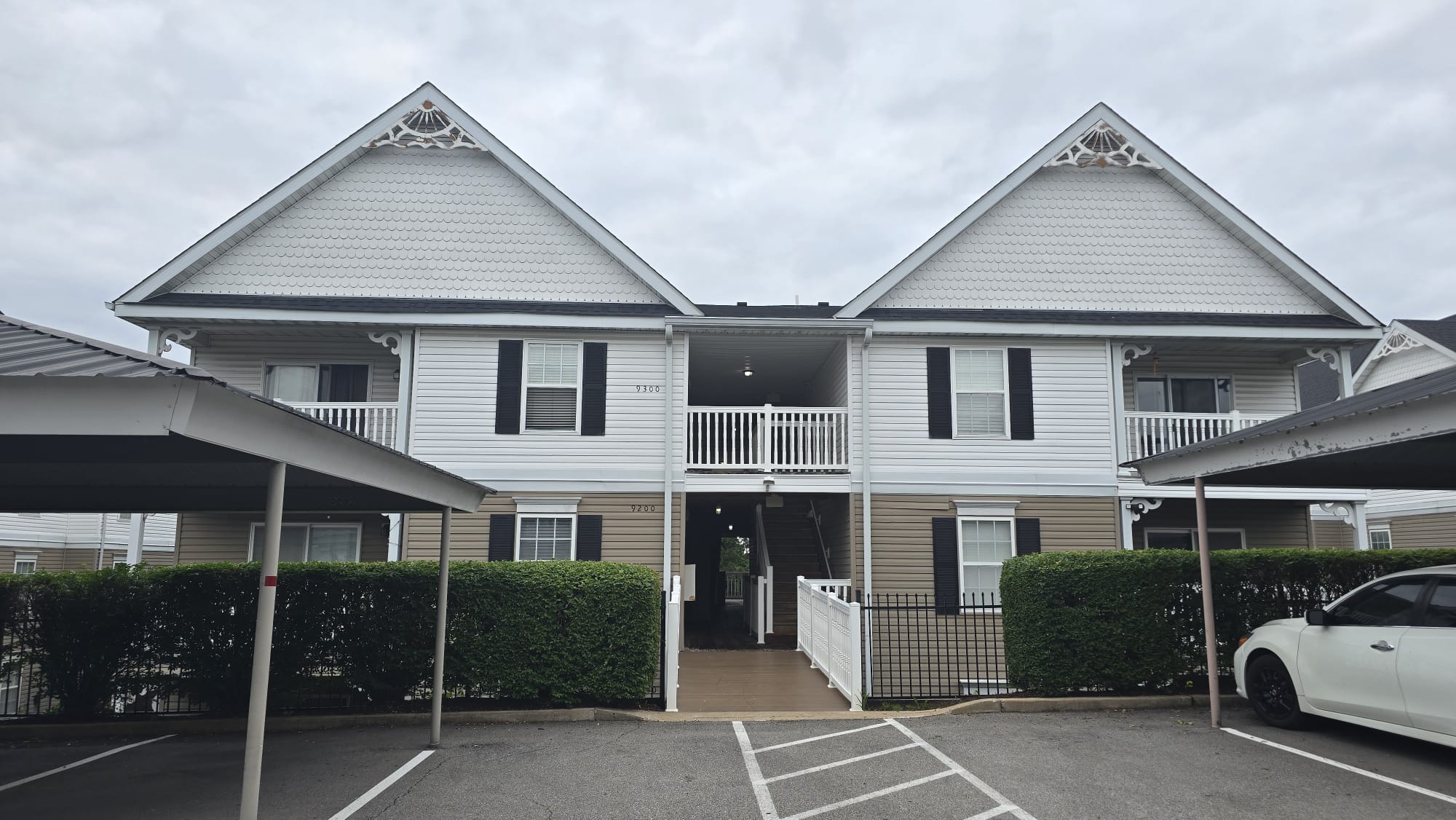 9201 Spring Creek Ln – photo 1