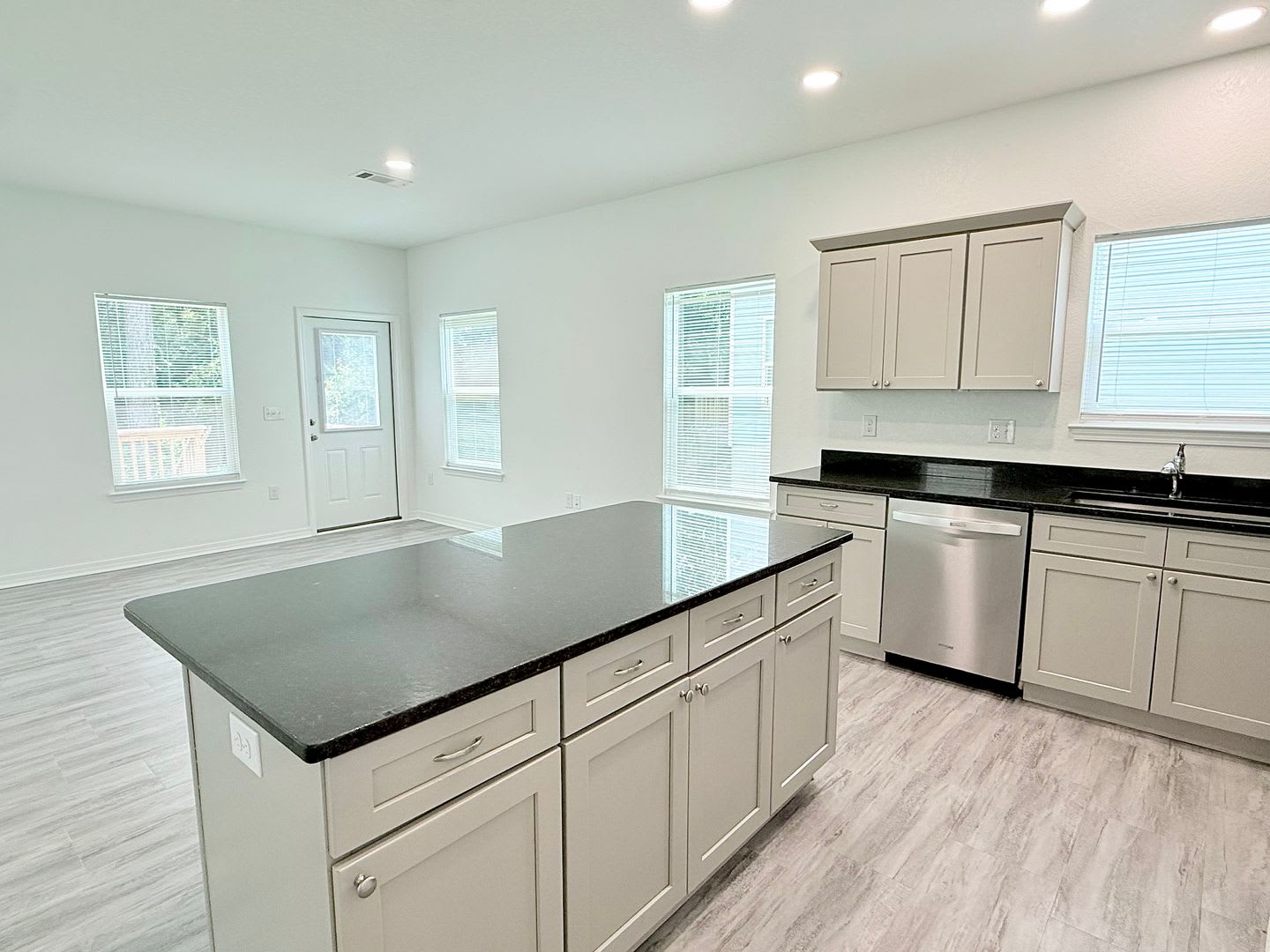Spacious 4 Bedroom Townhome – photo 5