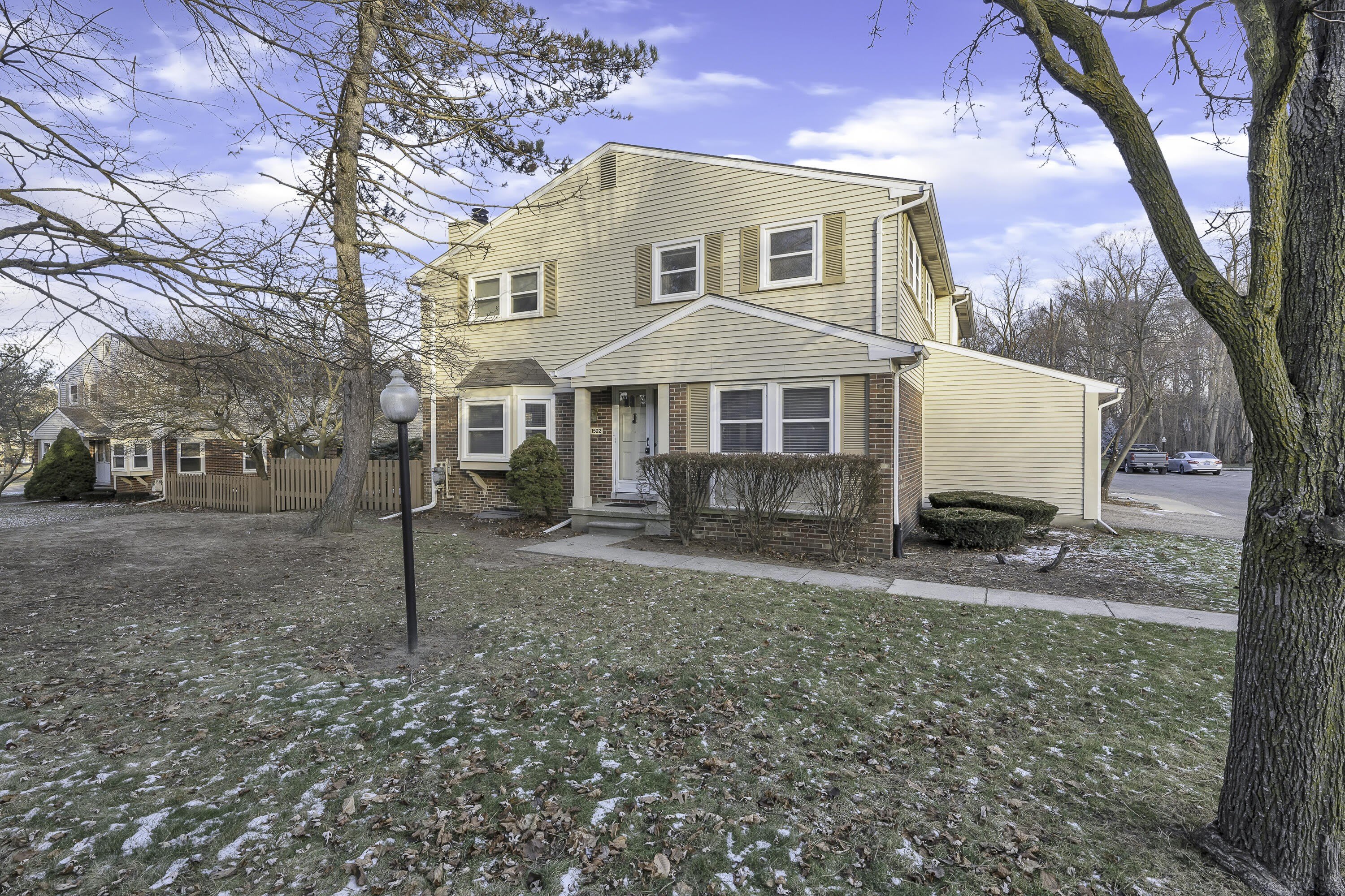 1592 Brentwood Drive – photo 2