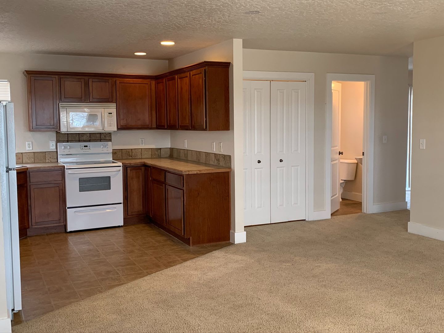 Perfect 3 bed 2.5 bath home in a quiet Middleton neighborhood. – photo 3