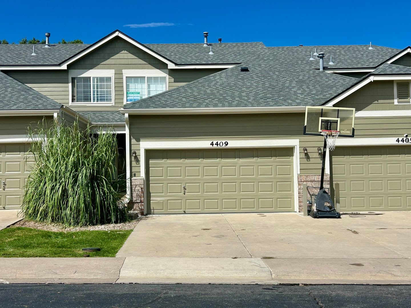 Lovely 2-Story Townhome in Aurora's Willow Trace Community – photo 2