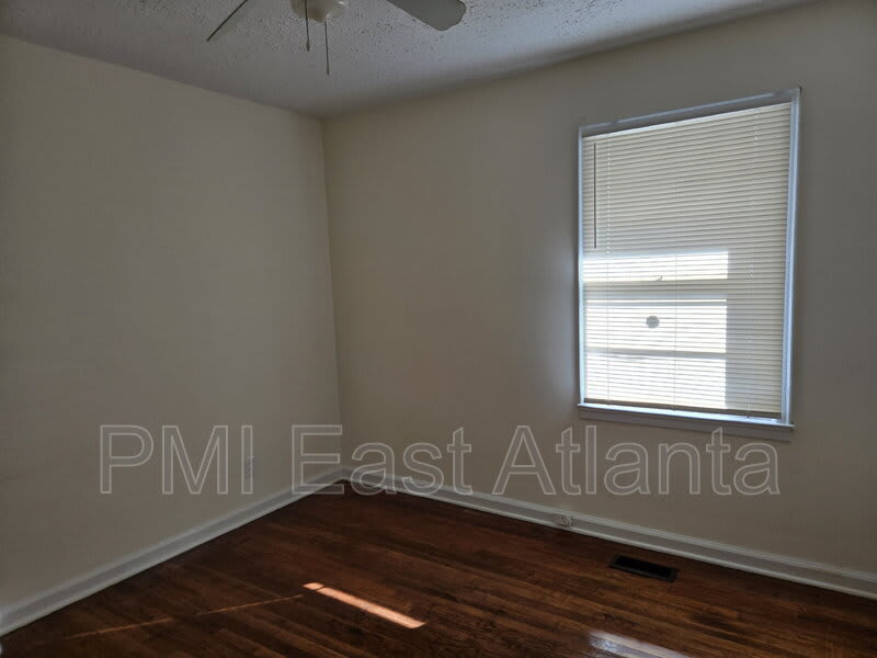 2332 Carey Drive Southeast – photo 4