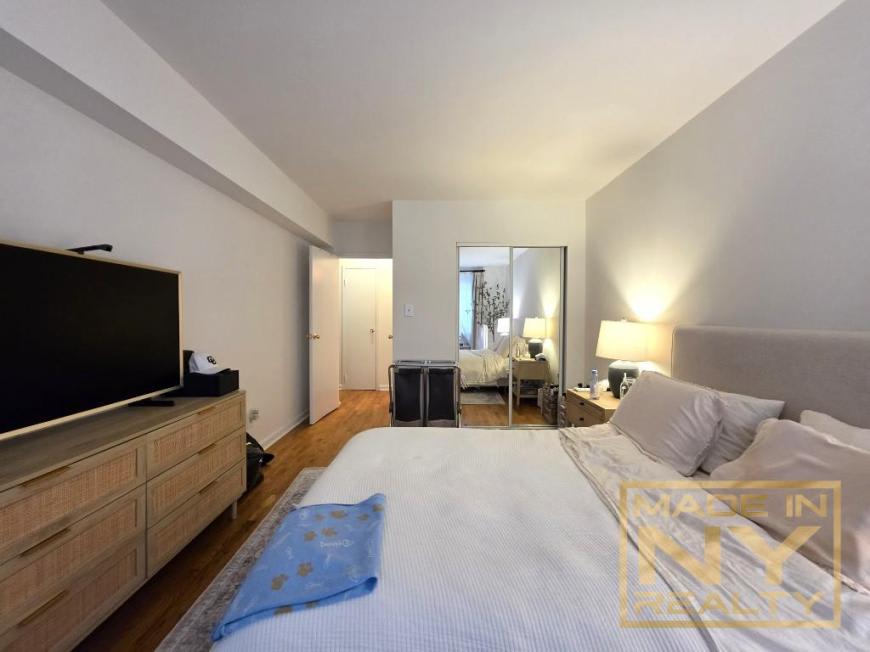 327 West 30th St – photo 5