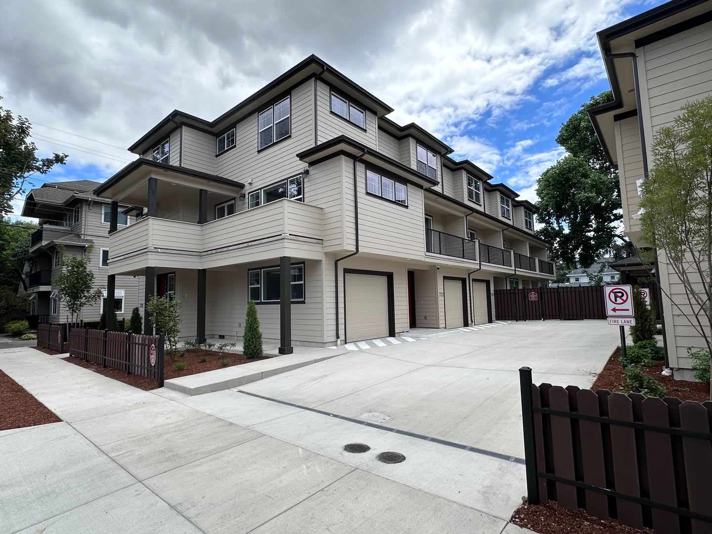 4 Bedroom 4 Bath New Townhome Every Bedroom Is Its Own Master Suite With Your Own Full Bathroom Walk In Closet And A C Unit Full Size Washer And Dryer In Your Unit – photo 4