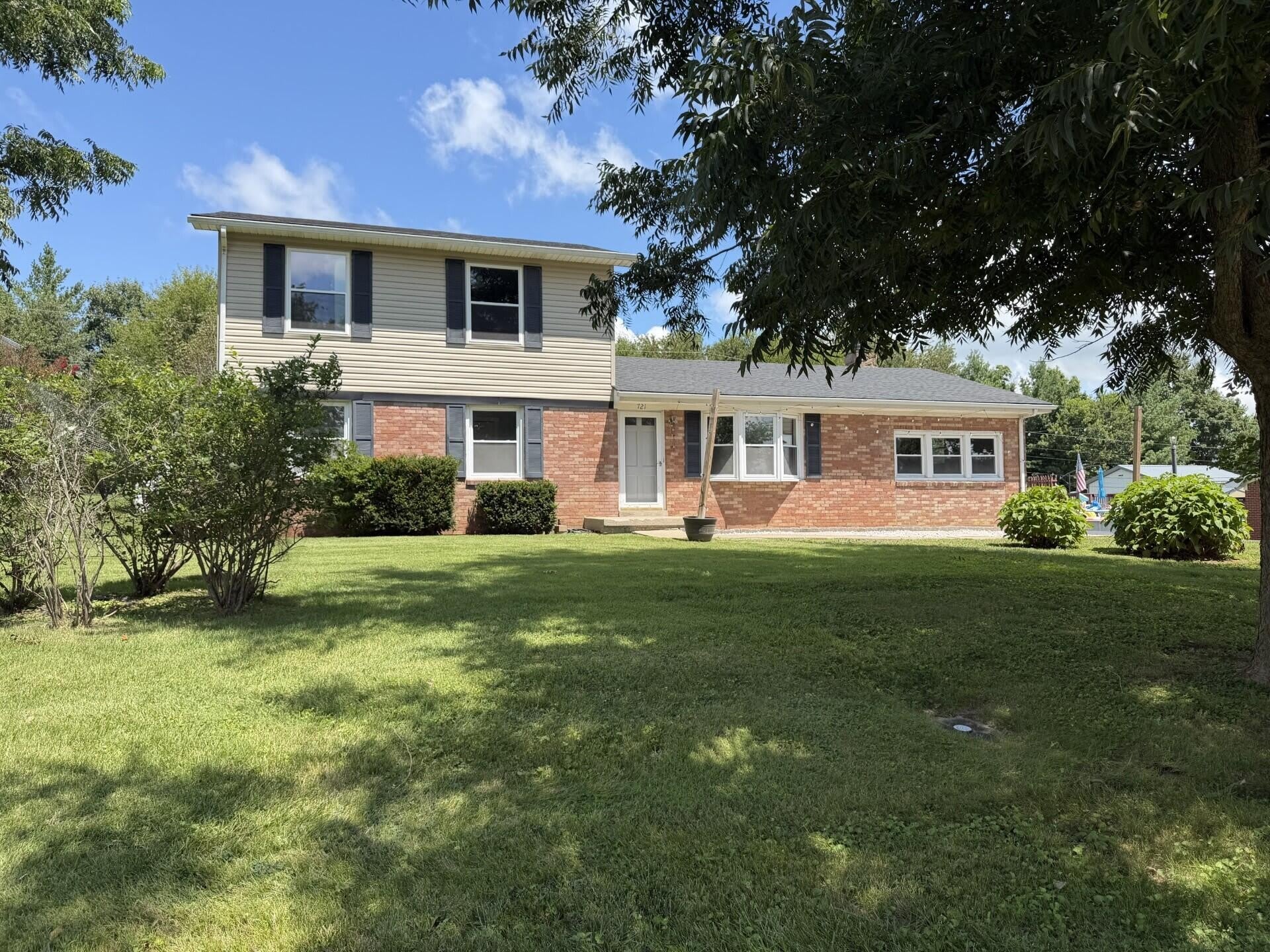 721 Wayland Drive – photo 1