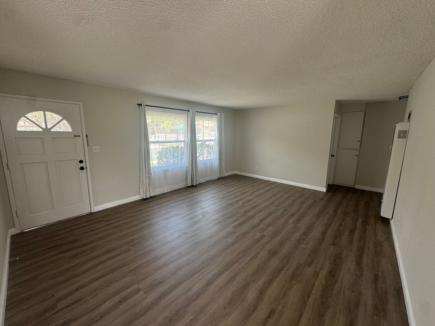 Remodeled 3 Bedroom 1 5 Bathroom Home In Central Spring Valley – photo 4