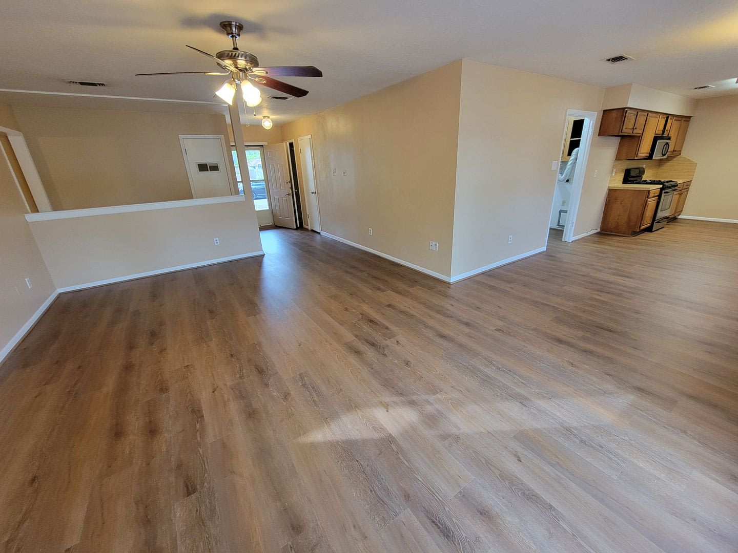 College Station 3 Bedroom 2 Bath 2 Car Garage House With Fenced In Back Yard – photo 4