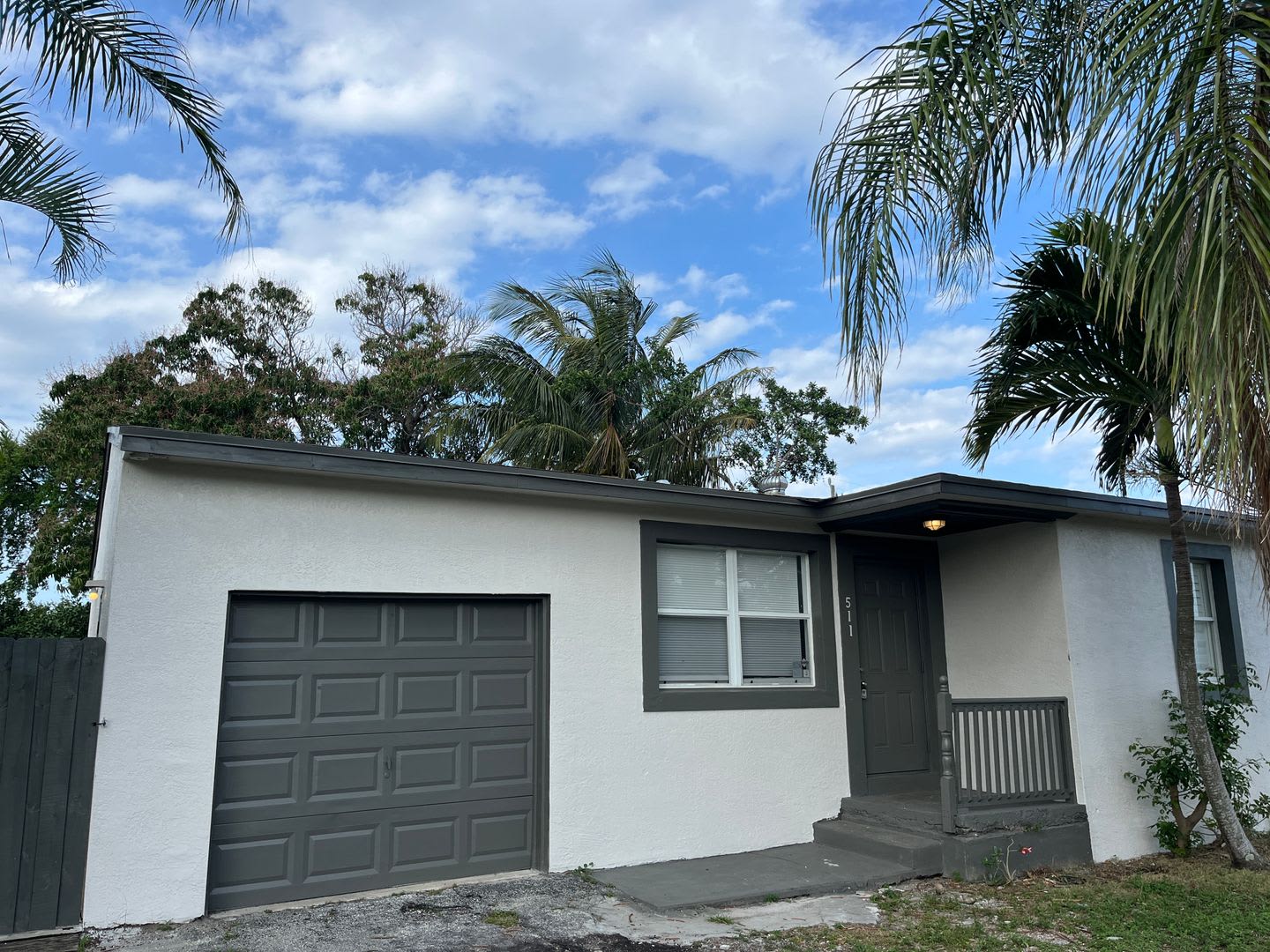 Newly renovated 3/2 for rent! – photo 2