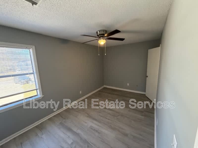 910 Berkshire Ter – photo 5
