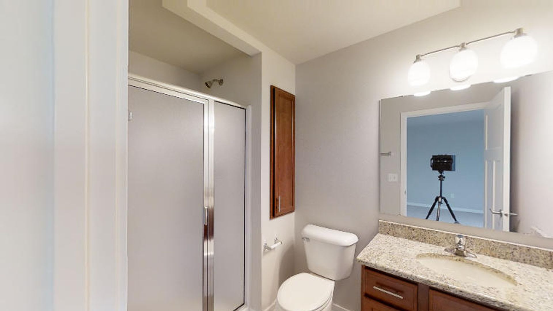 Condo Style Upper 2 Bedroom 2 Bathroom Apartment – photo 3
