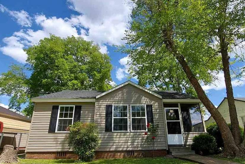 916 9th Avenue Southeast – photo 1