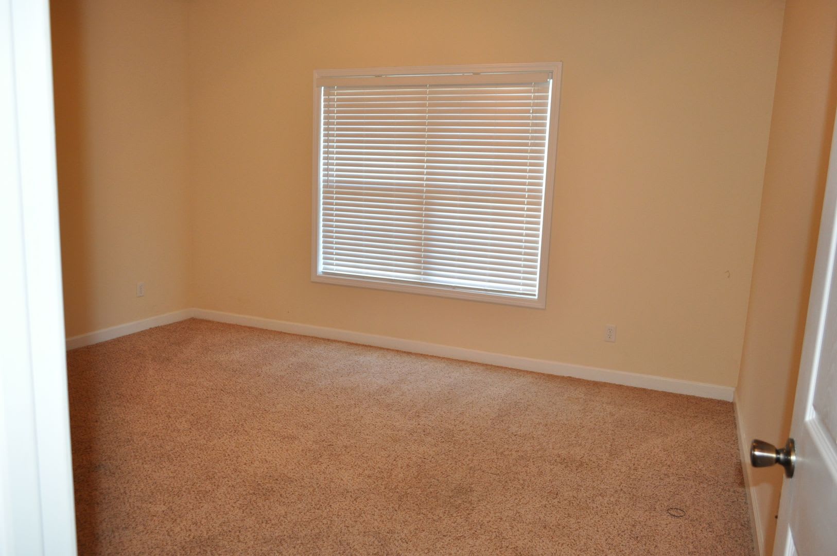 Available August 3rd – 2 Bedroom Duplex at The Hammocks! – photo 3