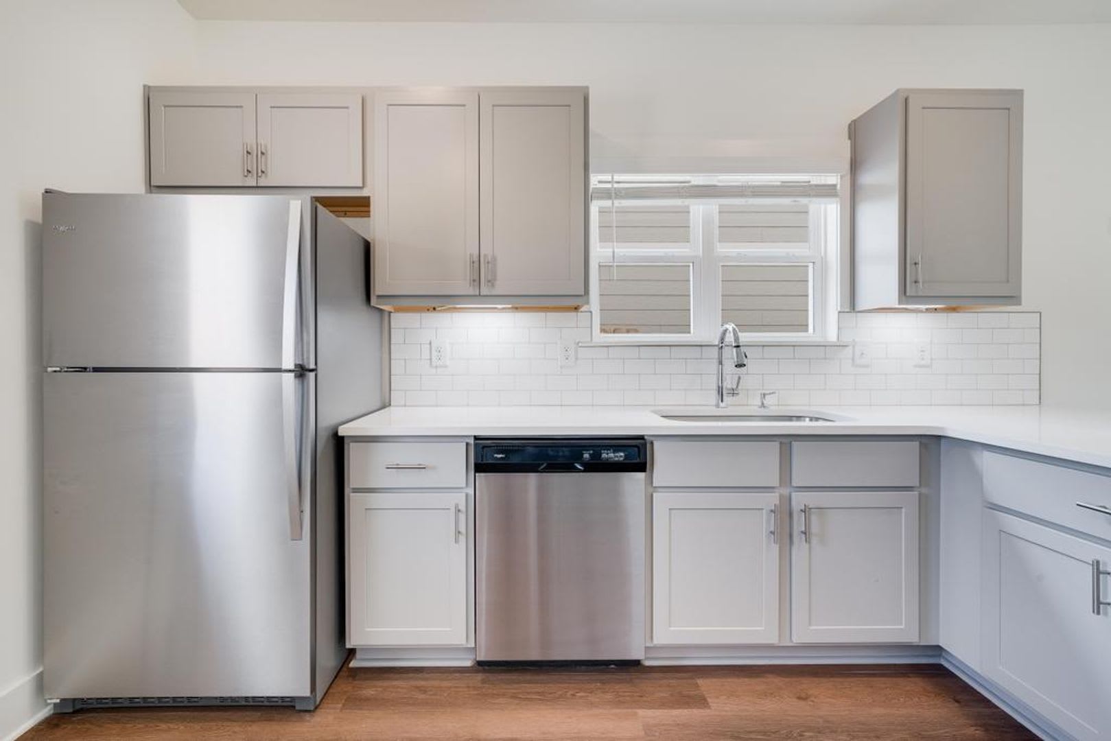 Self Tour This Home in Person with the Rently Tours App! – photo 3