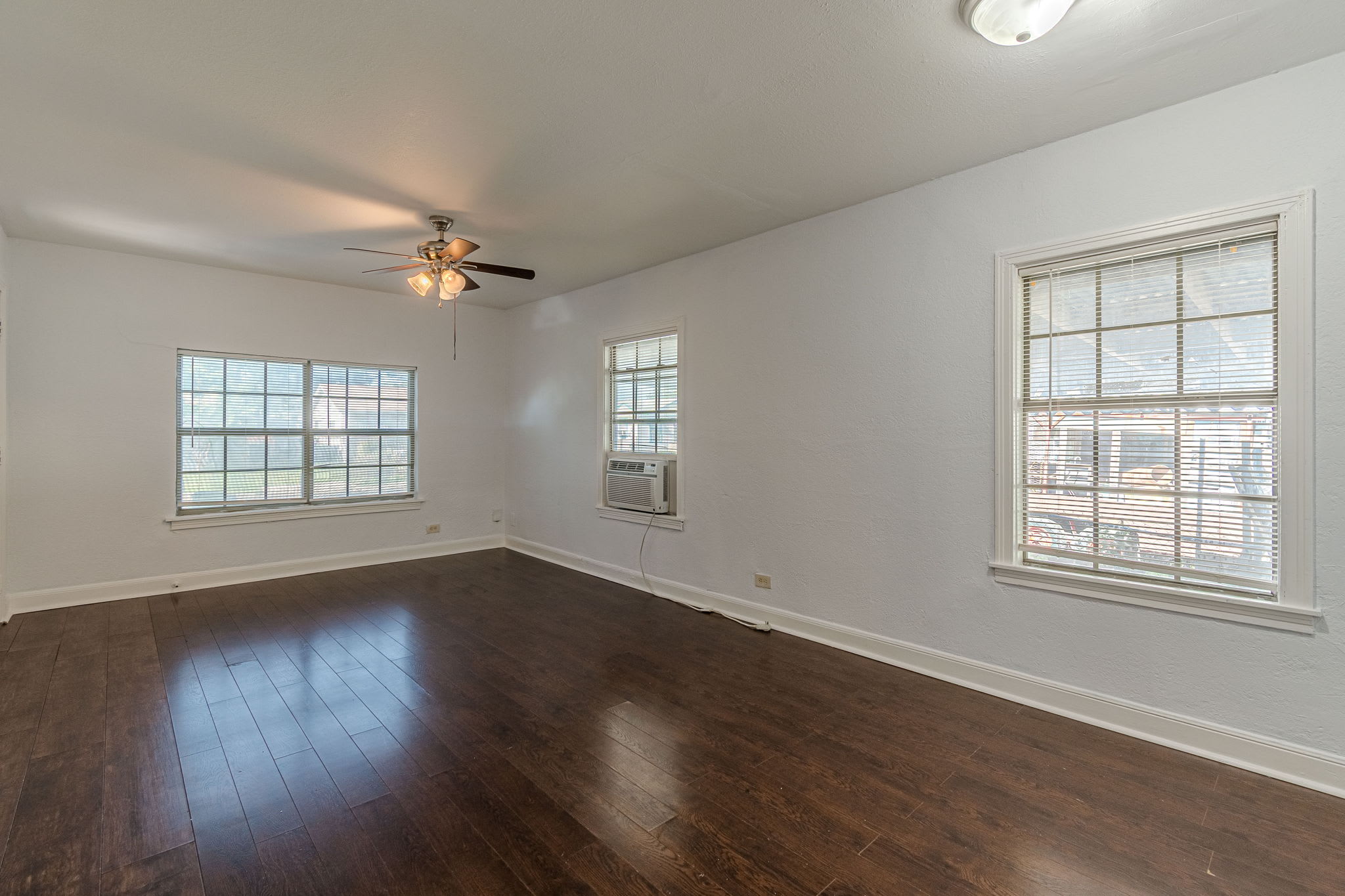 1903 West Winnipeg Avenue – photo 4