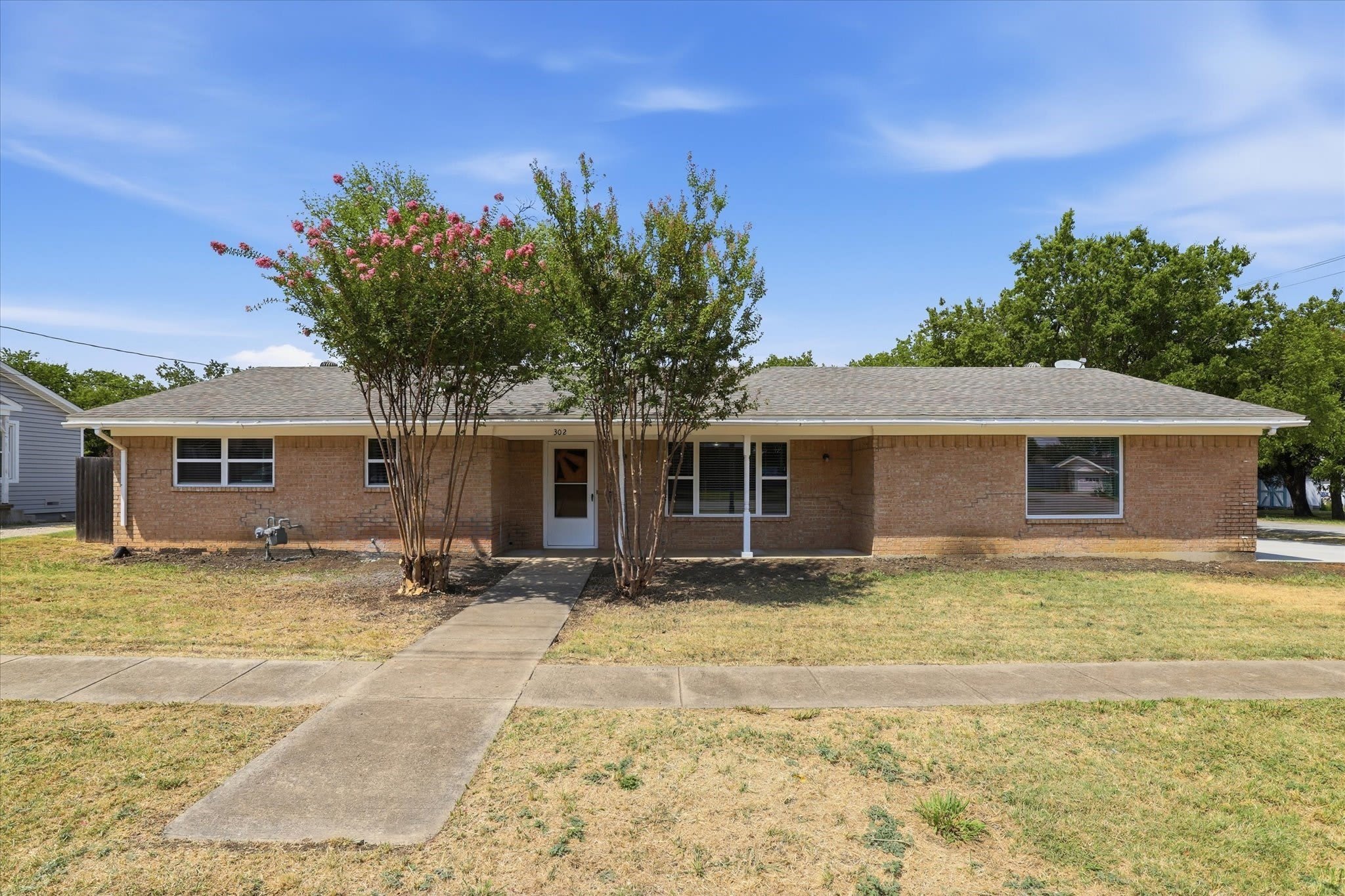 302 W 4Th Street – photo 1