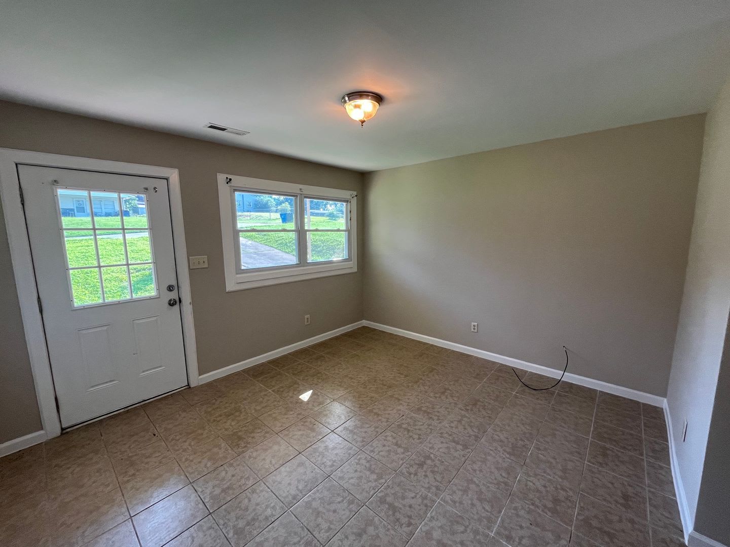 Three Bedroom Home Within Walking Distance to Alabama A&M – photo 3