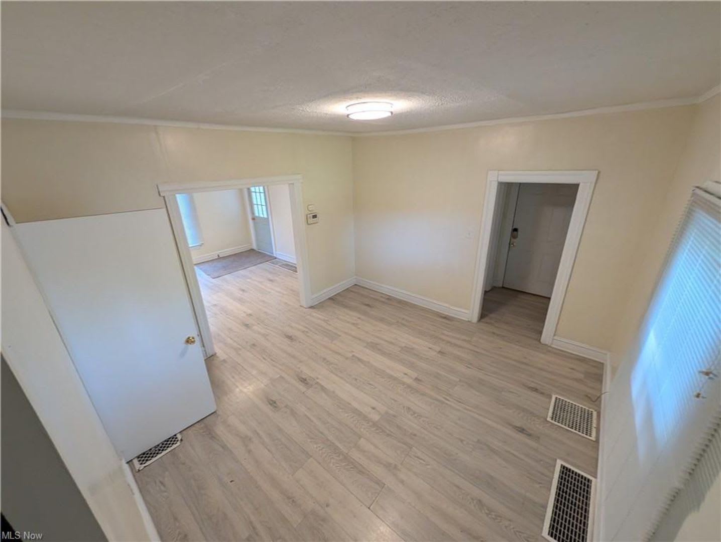 4 bed 2 Bath Rental – photo 2