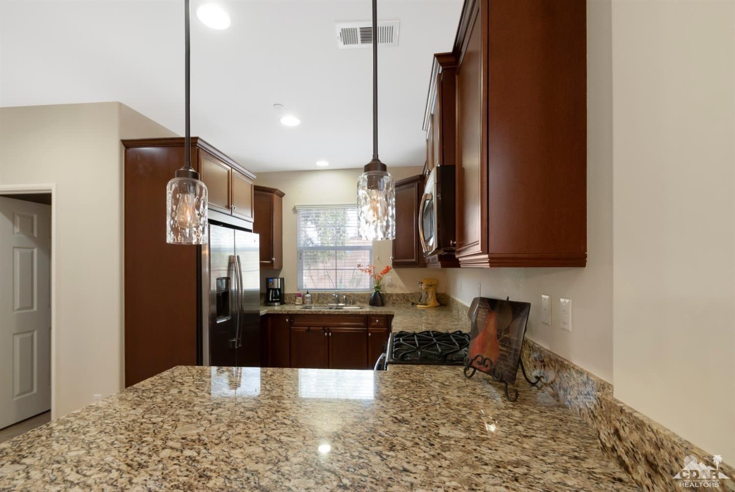 3 Beds 2.5 Baths Spanish Walk Villa Palm Desert – photo 4