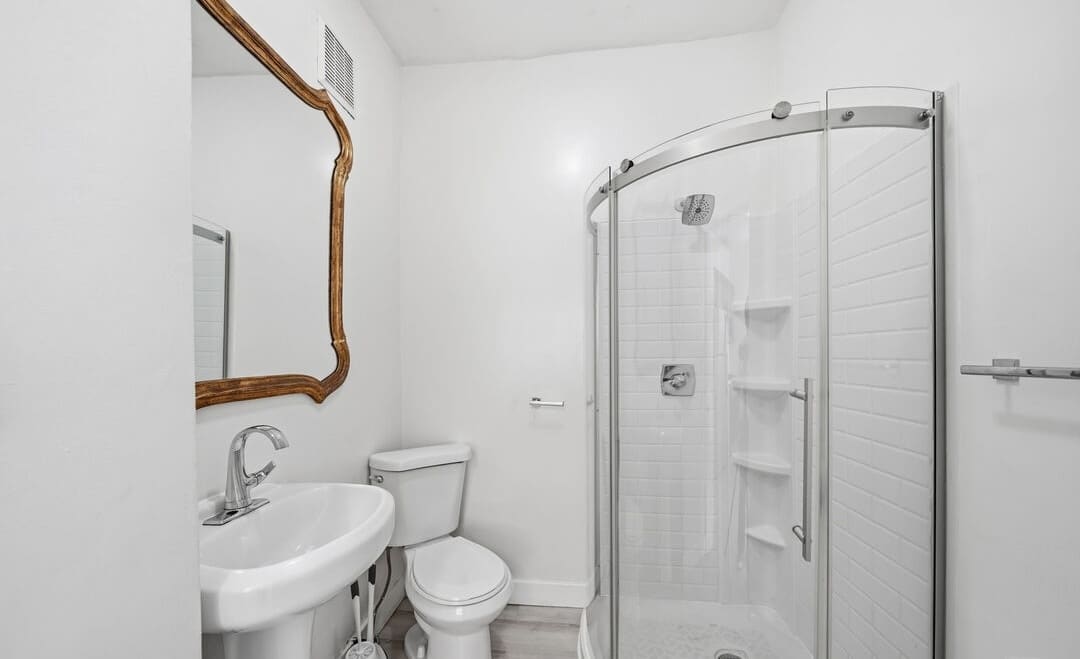 5754 Melrose Ave – photo 4