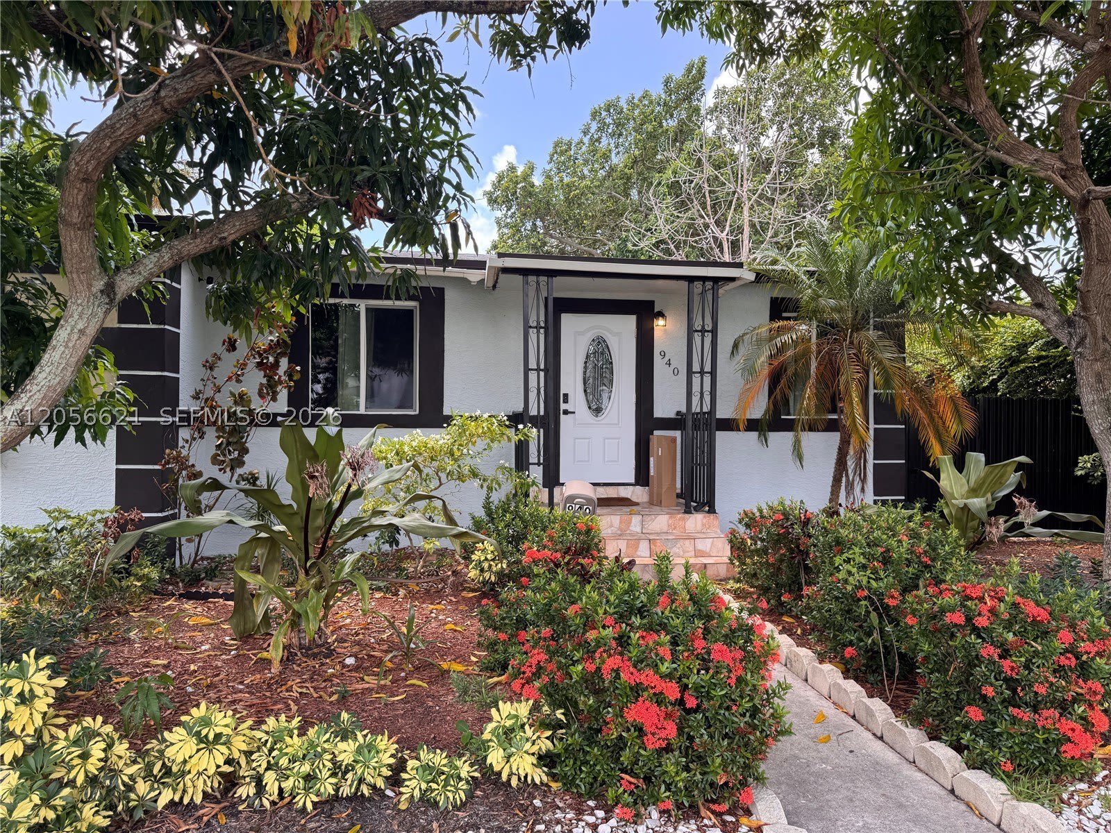 940 NE 155th Ter – photo 2