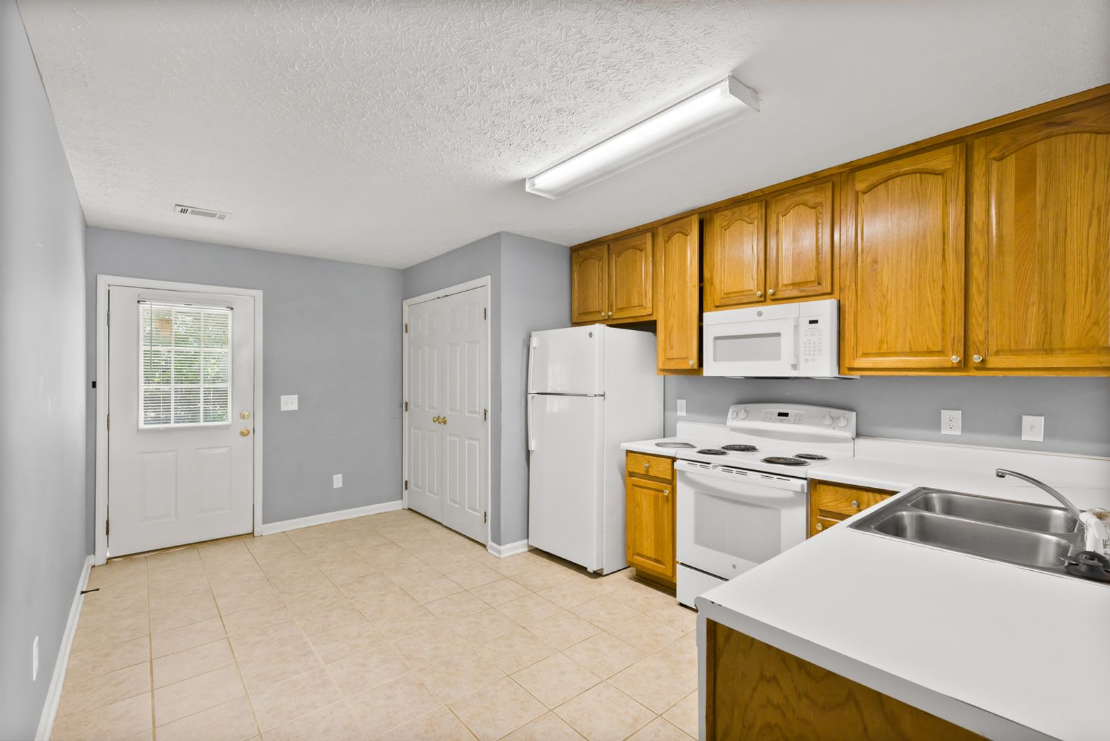 Now Available! 3 Bed 3 Bath Duplex – photo 2