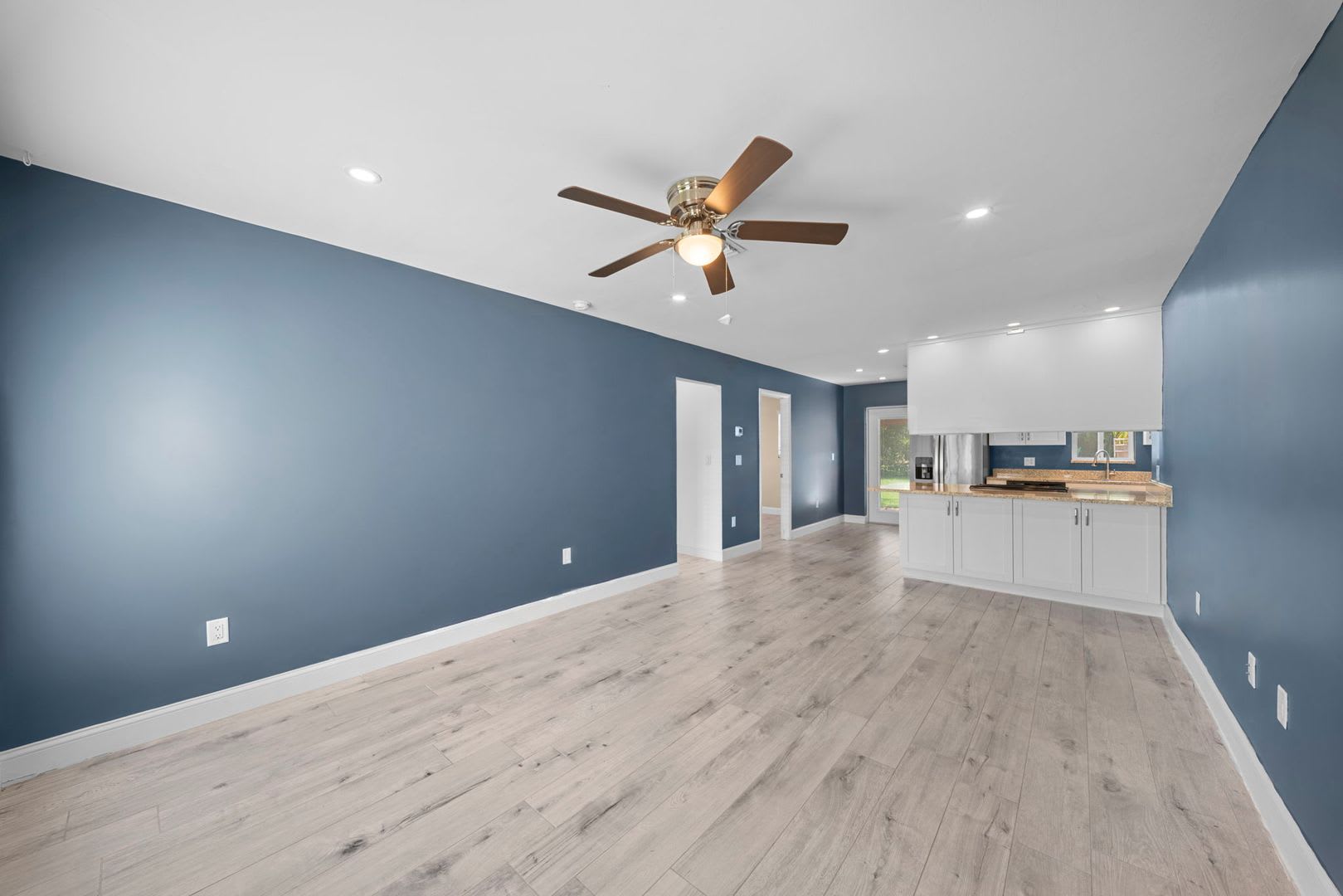 Renovated 3 Bed, 2 Bath Annual Rental in Naples Park – photo 2