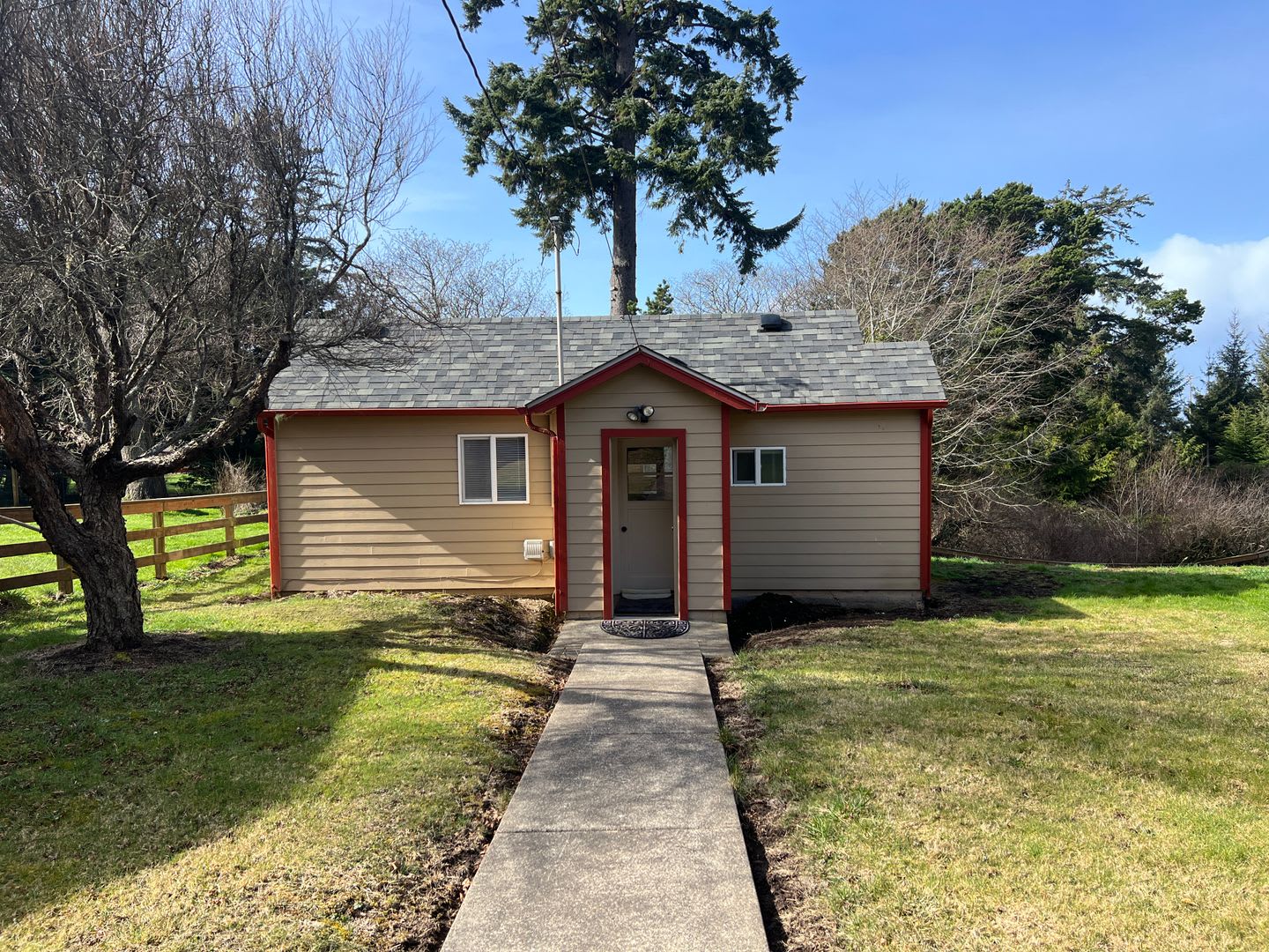 Cute cottage in Seal Rock! – photo 1