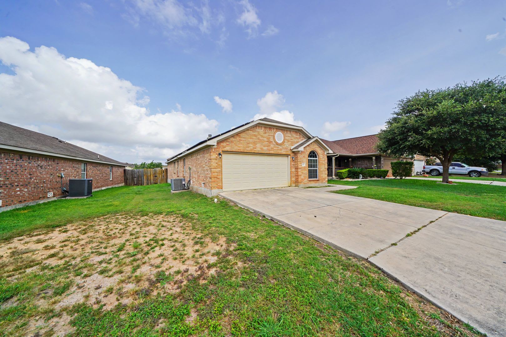 Spacious Single-Story Home with Solar Panels – photo 4