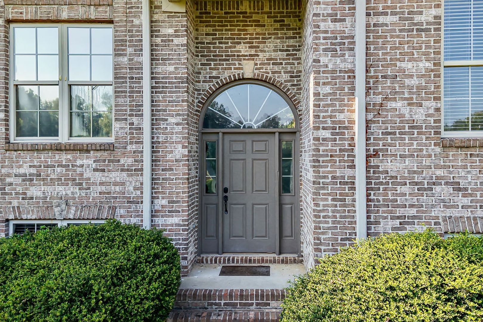 Trussville: 4/3 on acre lot, private lot – photo 2