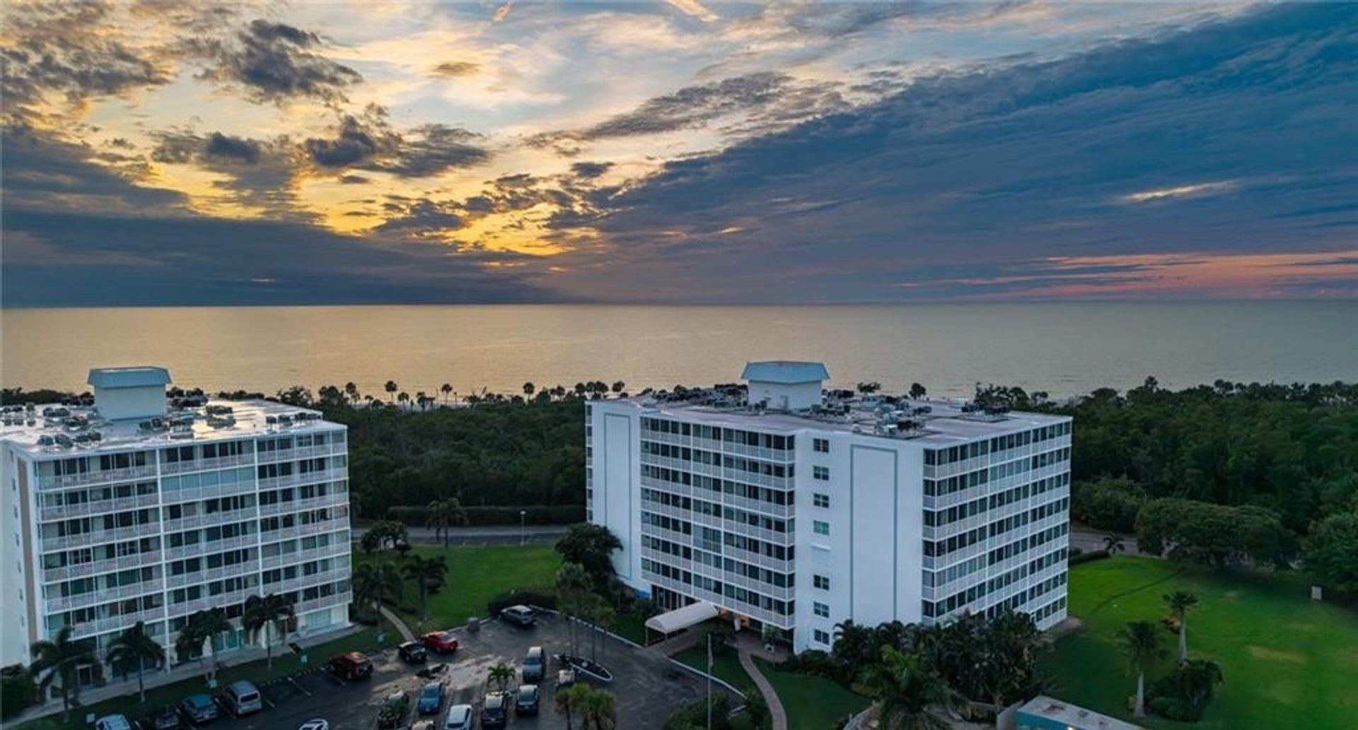 Stunning Beachside Townhouse Condo In Vanderbilt Towers Naples Fl Looking For A Long Term Tenant – photo 5